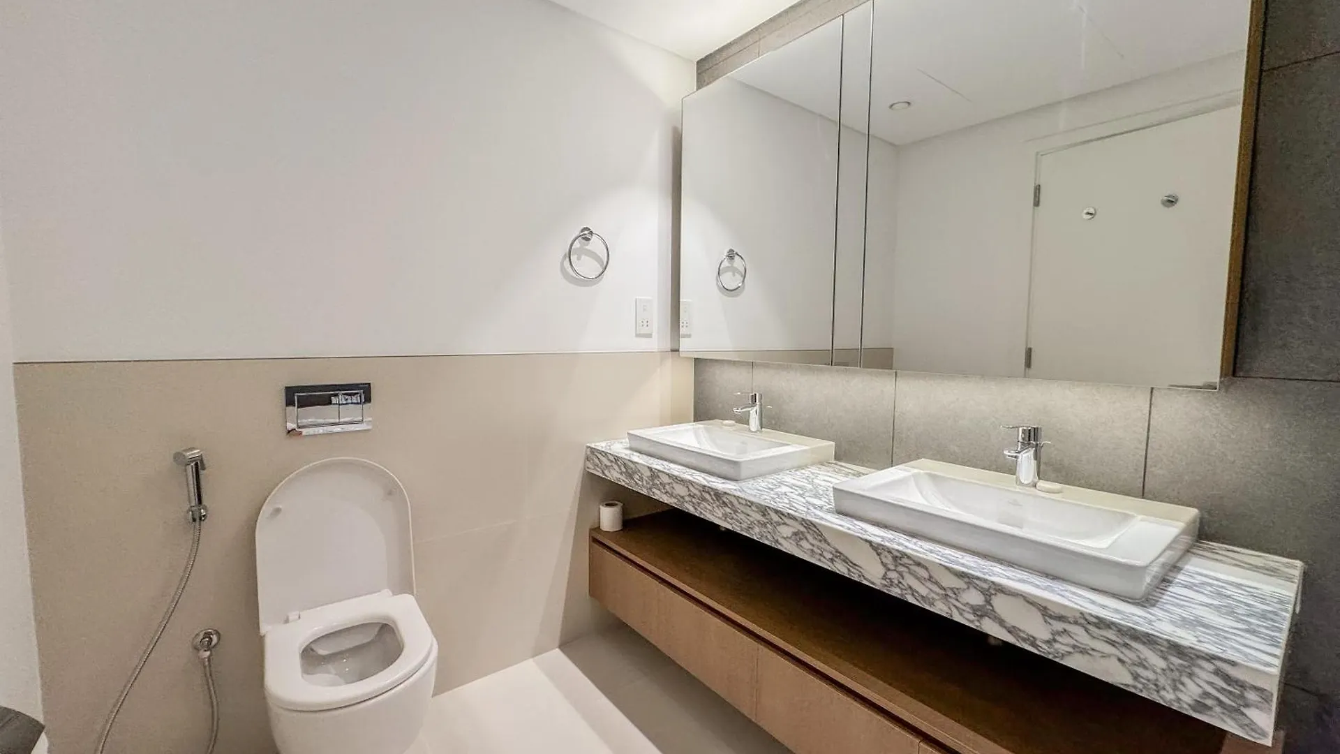 Like Home - 5306 Modern Two-Bedroom Apartment Overlooking The Creek Dubai