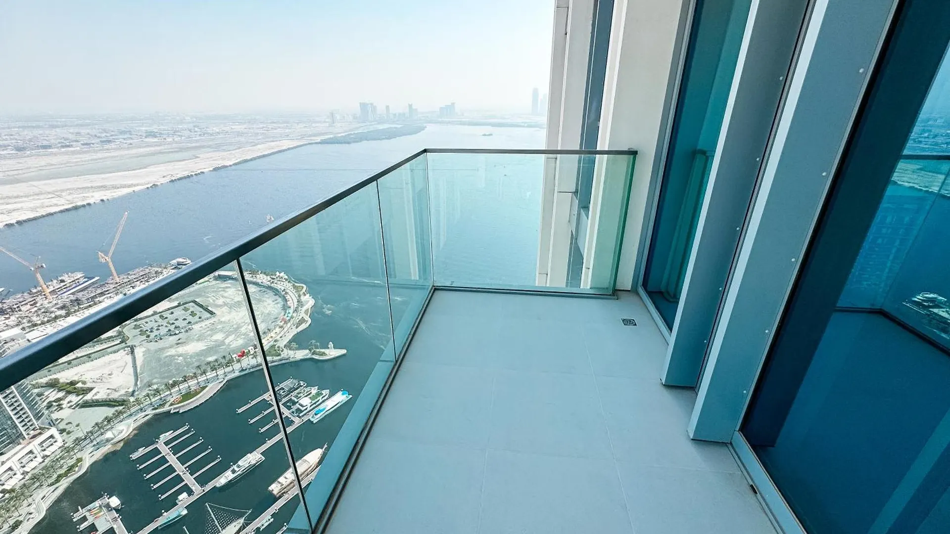 Like Home - 5306 Modern Two-Bedroom Apartment Overlooking The Creek Dubai 0*,  United Arab Emirates