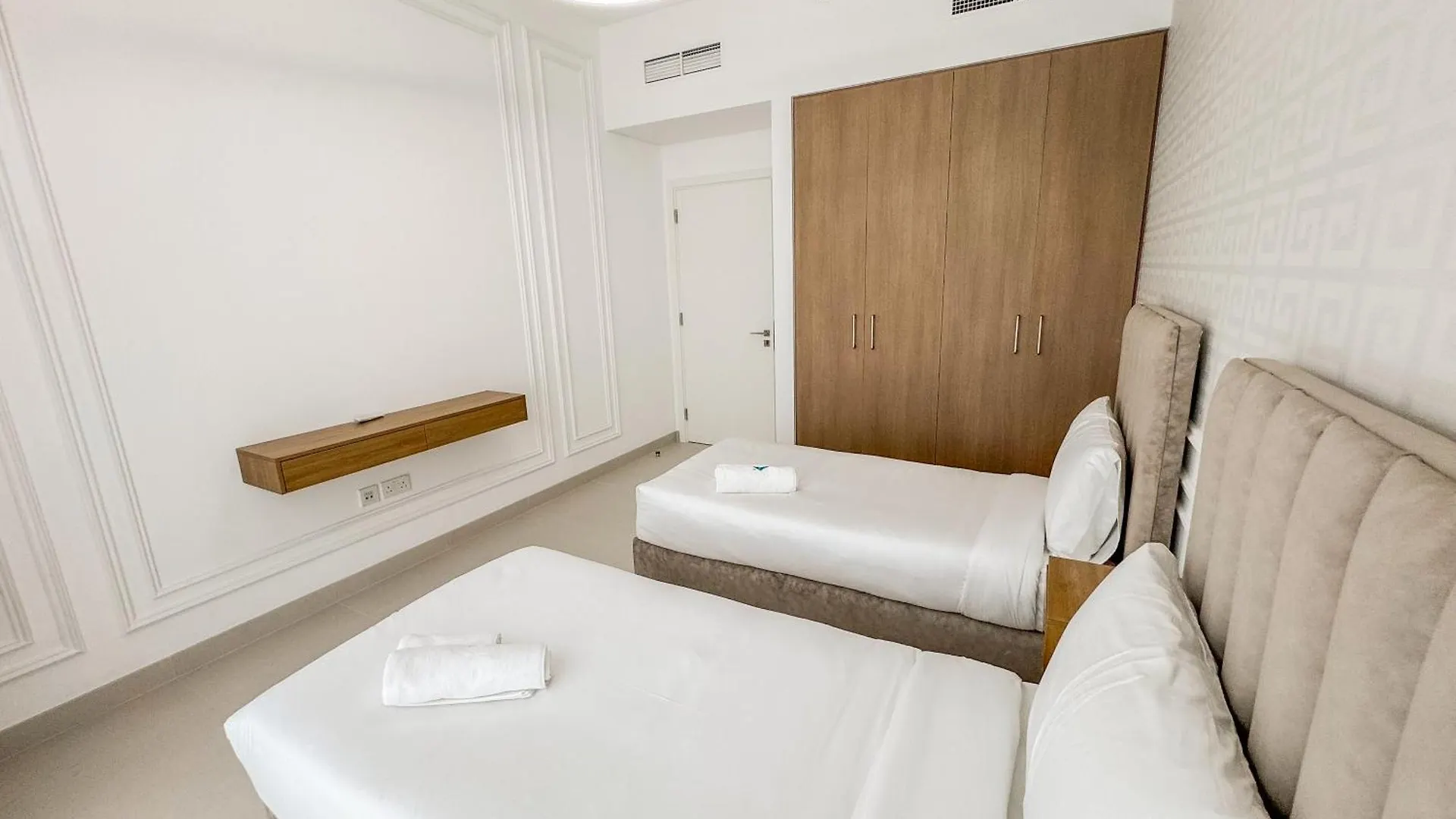Like Home - 5306 Modern Two-Bedroom Apartment Overlooking The Creek Dubai