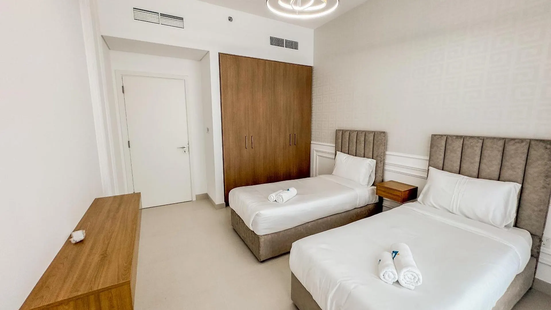 Like Home - 5306 Modern Two-Bedroom Apartment Overlooking The Creek Dubai