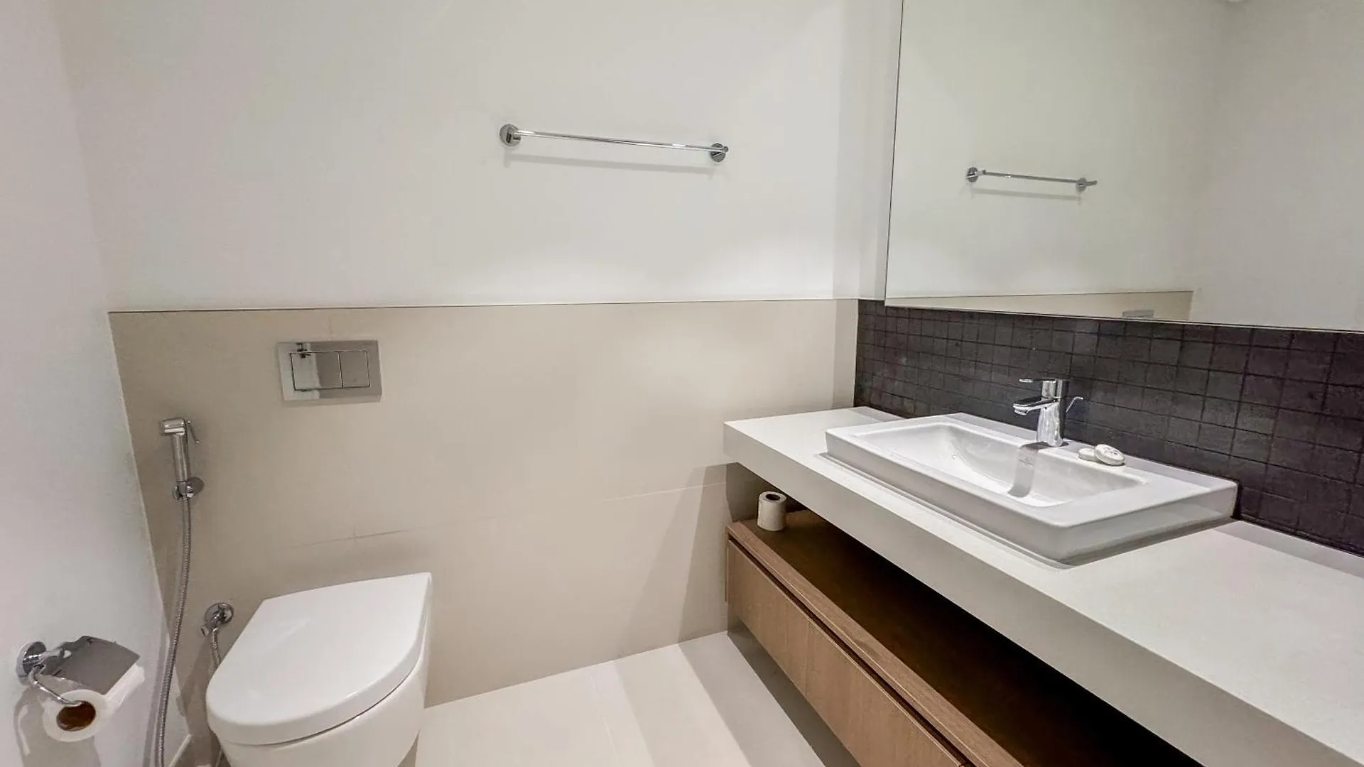 Like Home - 5306 Modern Two-Bedroom Apartment Overlooking The Creek Dubai