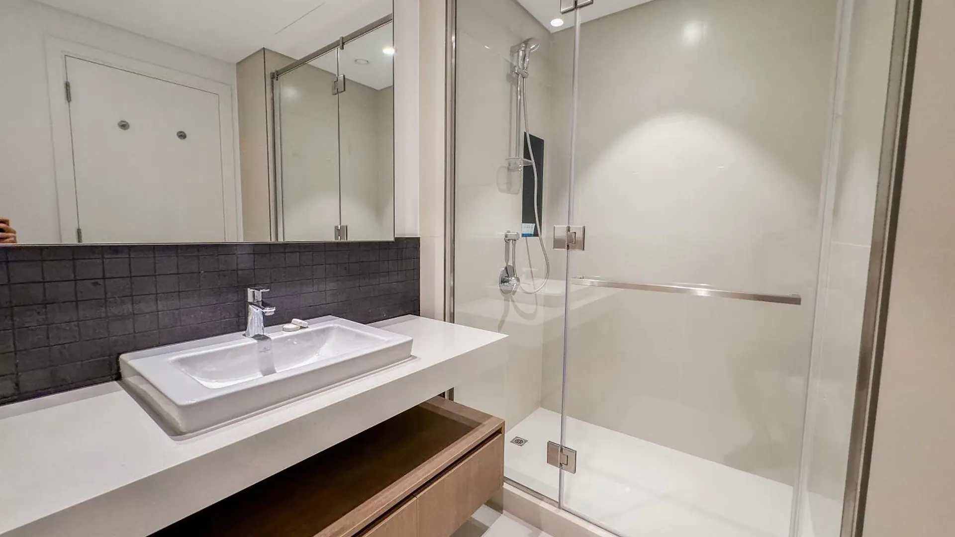 Like Home - 5306 Modern Two-Bedroom Apartment Overlooking The Creek Dubai